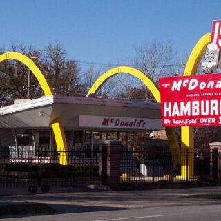 MCDONALD'S MAKANAN TERPOPULER