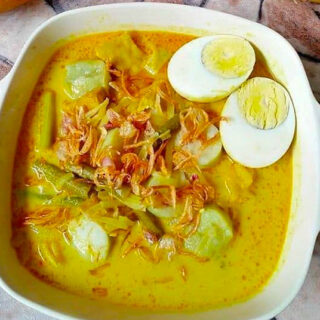 LONTONG MAKANAN KHAS DAN POPULER 2025